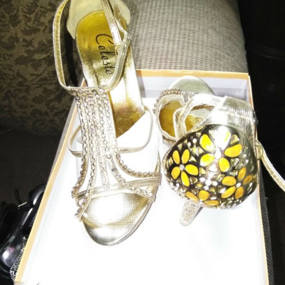 Gold shoes with yellow enameled flowers